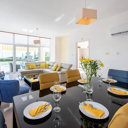 Villa Savoya Sunrise By Ezoria *