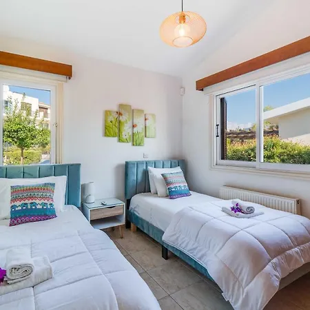 Villa Savoya Sunrise By Ezoria Coral Bay