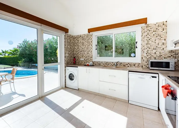 Villa Savoya Sunrise By Ezoria Coral Bay