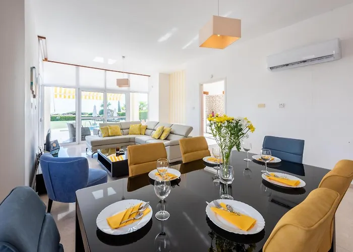 Villa Savoya Sunrise By Ezoria *